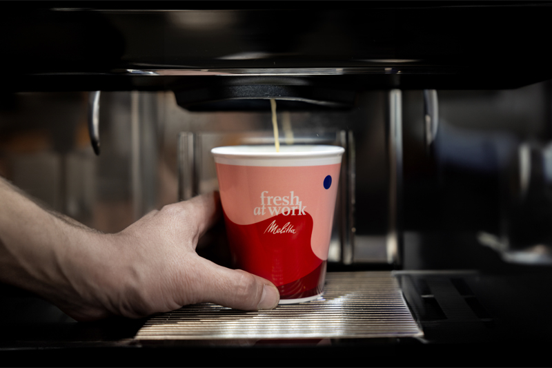 Kaffeeversorgung im Großraumbüro leicht gemacht! Entdecken Sie, wie Sie die perfekte Kaffeemaschine für Ihr Team finden – mit Unterstützung von fresh at work.